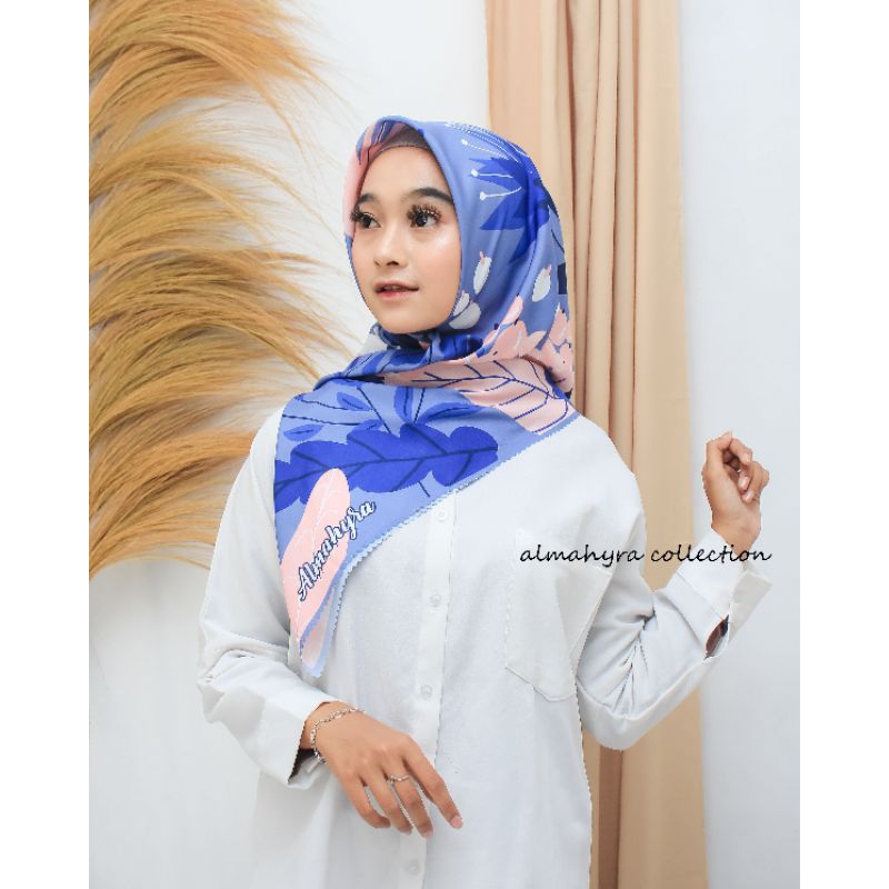 Hijab segiempat motif printing voal premium. biru