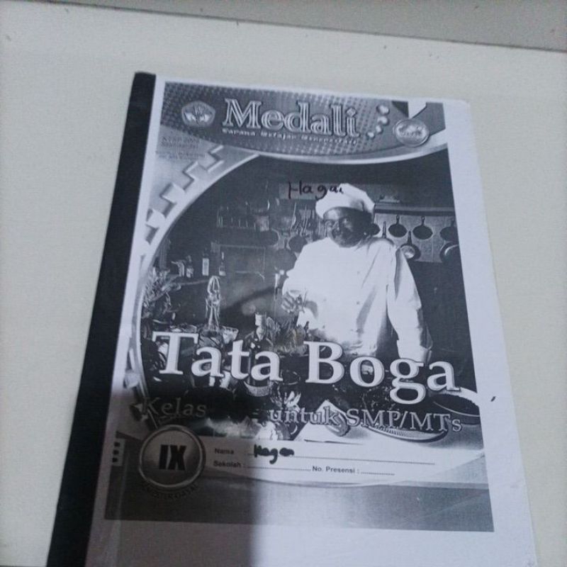 

buku tata boga kelas ix semester gasal penerbit medali KTSP 2006 standar isi berkarakter dan anti korupsi fotokopian bekas mulus