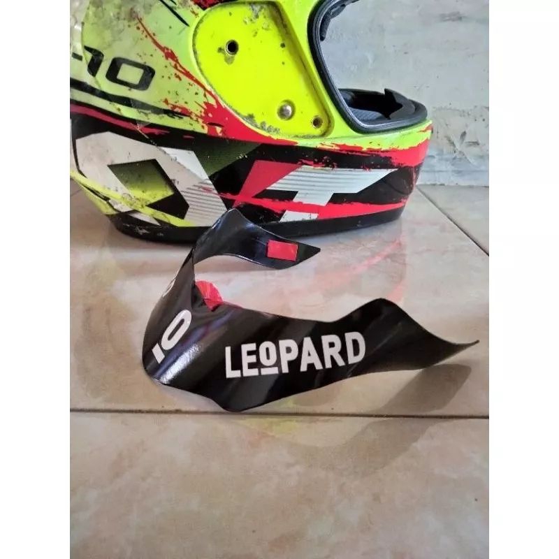 spoiler helm kyt r10, warna hitam motif Leopard