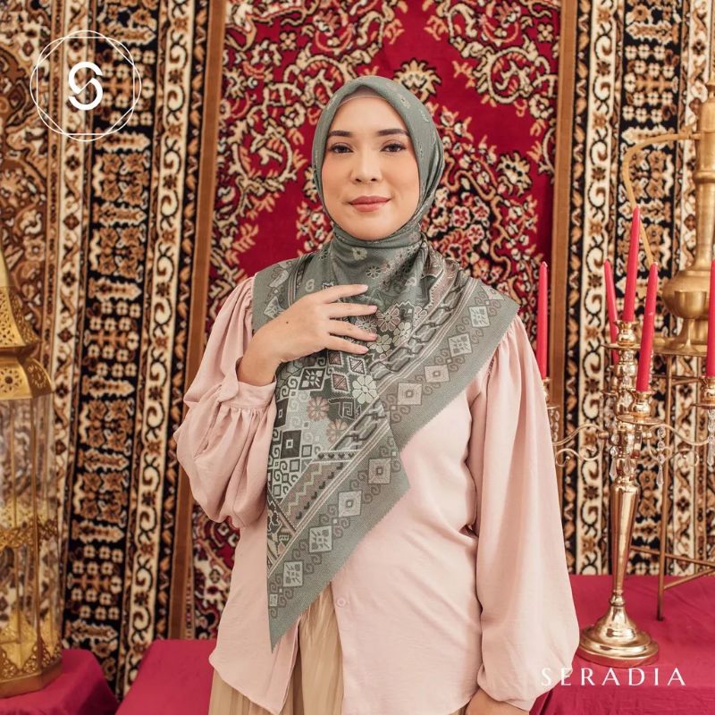 Seradia x Fitrop Hijab Segi Empat Daya Scarf