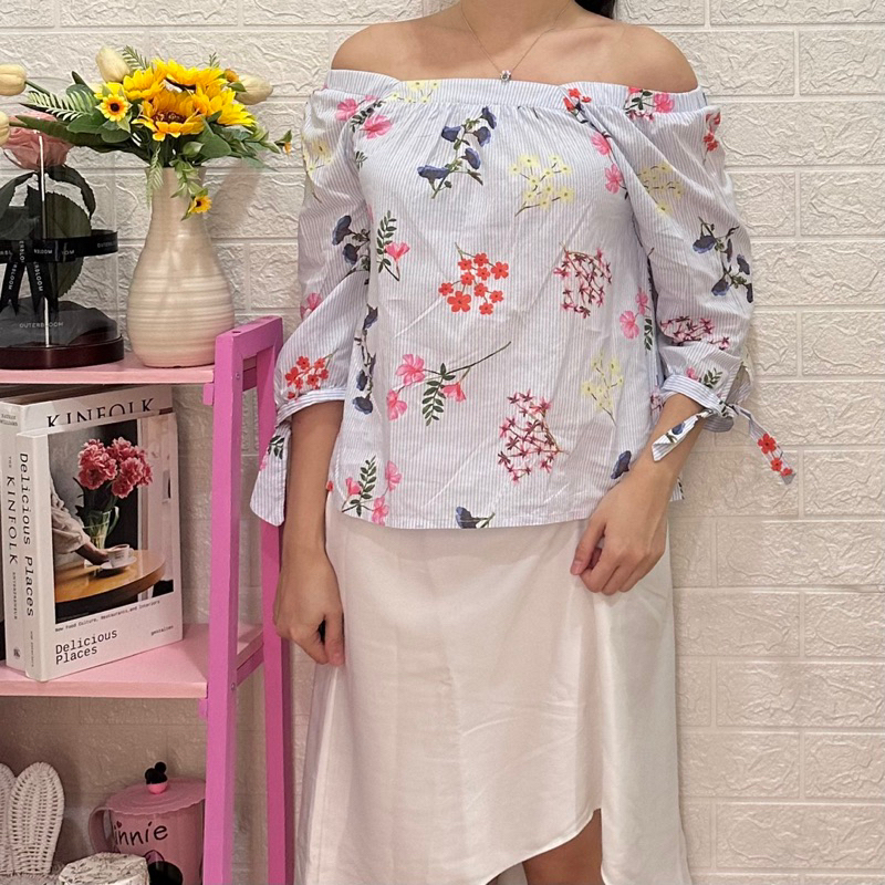 𝙋𝙍𝙀𝙇𝙊𝙑𝙀𝘿 Nicole Floral Flower Stripe Sabrina Top Blouse Bunga Square Neck Fashion Wanita Bunga