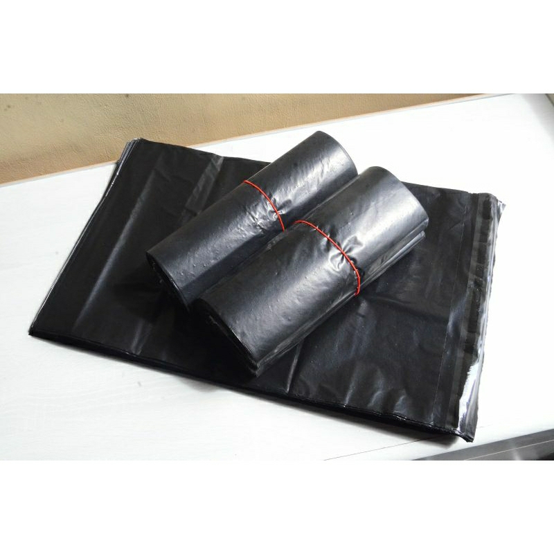 

Plastik Polymailer Hitam Kualitas Premium Bungkus Packing