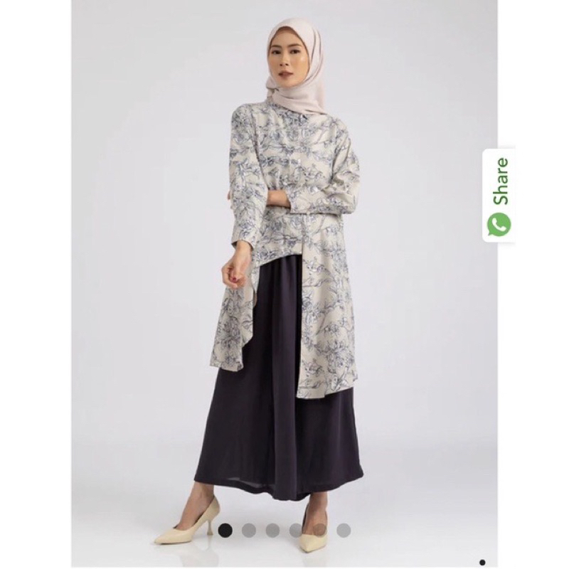 moira tunic by kami. (preloved) oister white XL