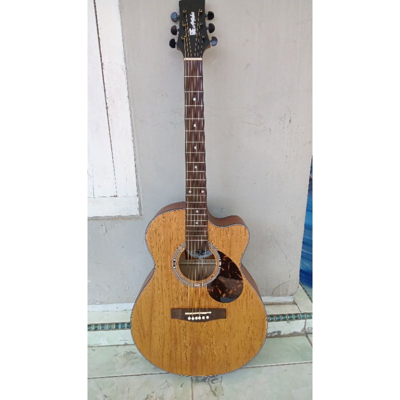 Gitar akustik PRS SE