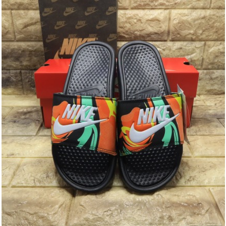 SANDAL NIKE BENASSI SLIDE - SANDAL SPORT SLOP PRIA WANITA Motif Orange