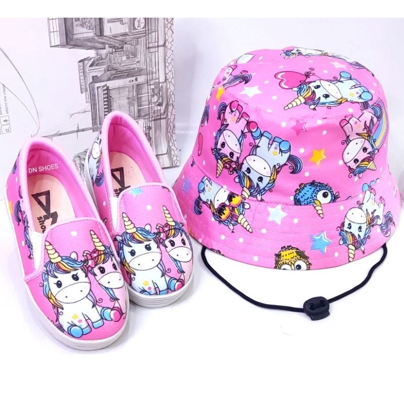 Paket Sepatu Anak Perempuan Paket Slip On Anak Perempuan dan Topi Bucket Anak Perempuan Paket Sepatu Flat Topi Anak Karakter Unicorn Pink