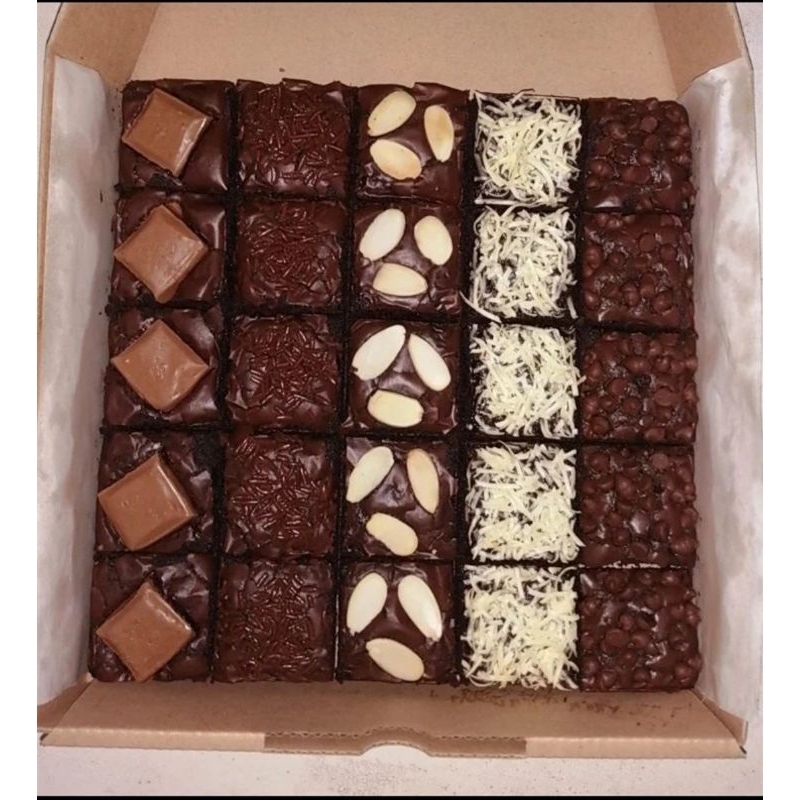 

FUDGY BROWNIES PREMIUM HOMEMADE