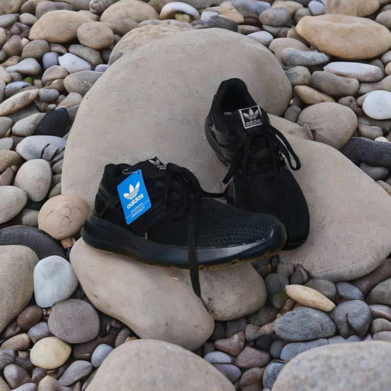 sepatu sneakers sport  runing Adidas Full black