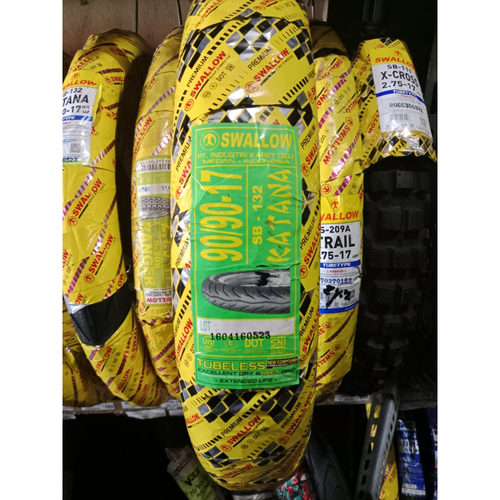 90 90 17 Katana SB 132 Ban Luar Swallow Tubeless Ring 17 Untuk Vixion, Supra X 125, Revo Absolute