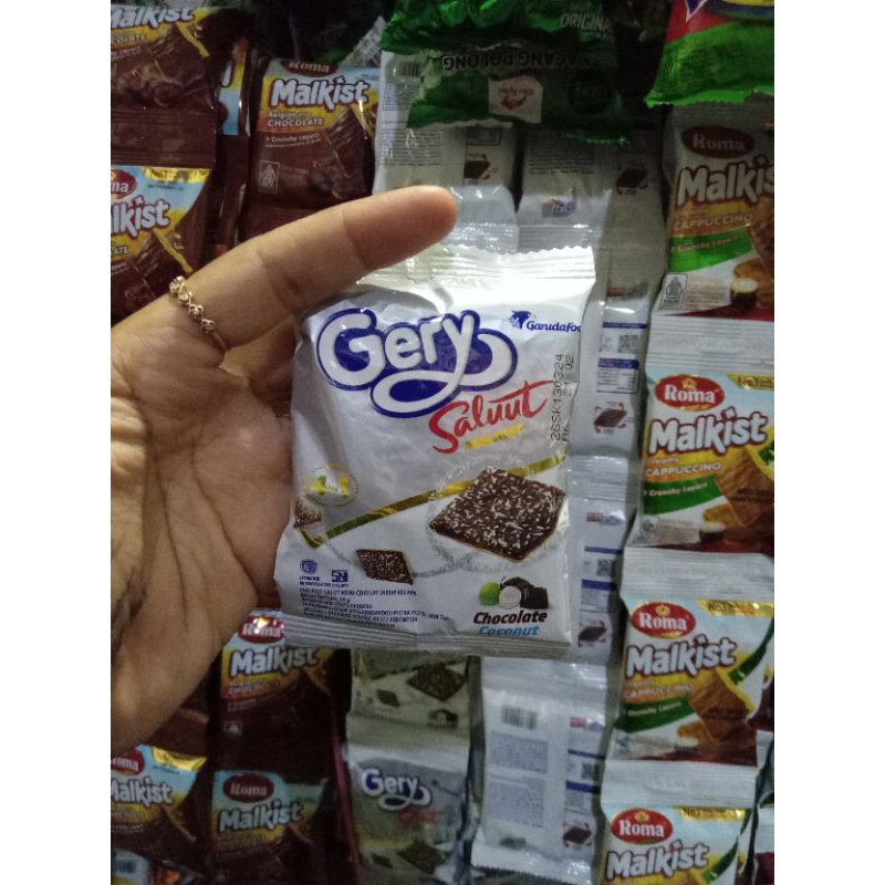 

Gerry Salut Tabur Kelapa Renceng Isi 10