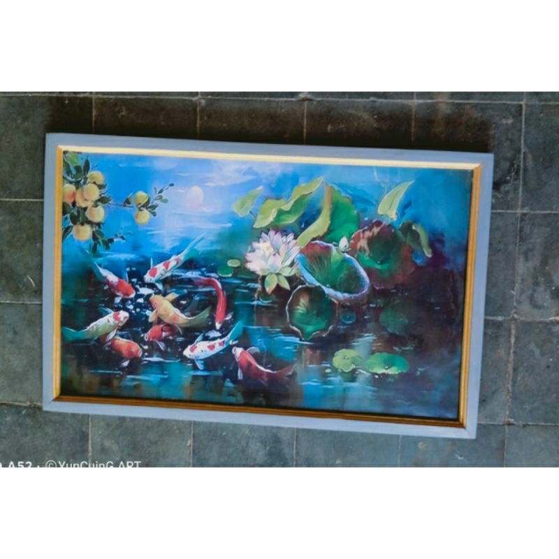 hiasan dinding lukisan cetak ikan koi teratai plus bingkai ukuran 85×55