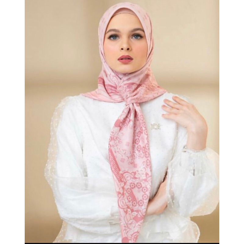 PRELOVED Dharmawangsa scarf wearing klamby