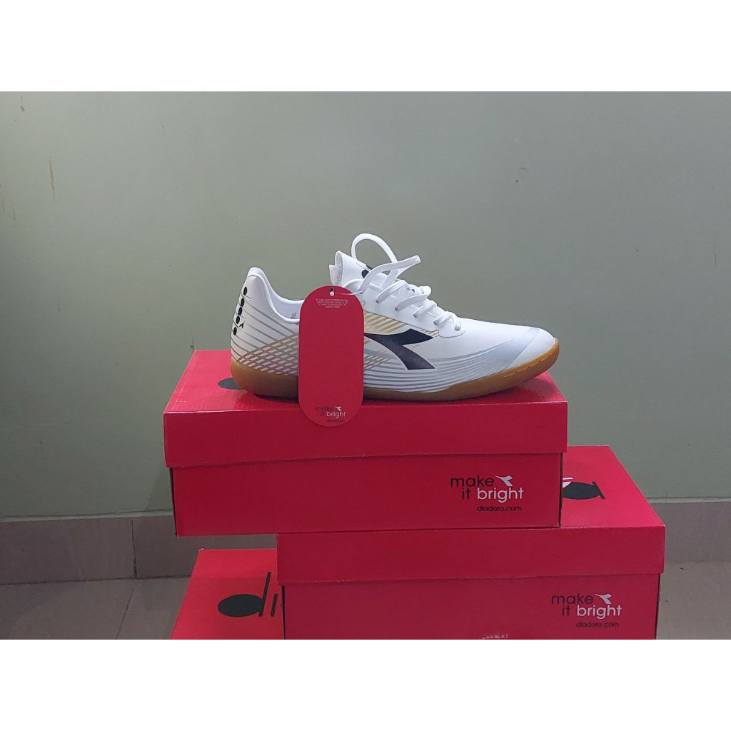 Sepatu futsal Pria DIADORA Putih 100% Original