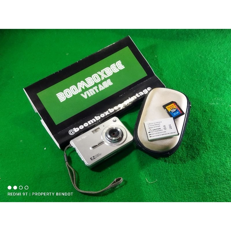 Kamera Digital Compact Yashica EZ-F527