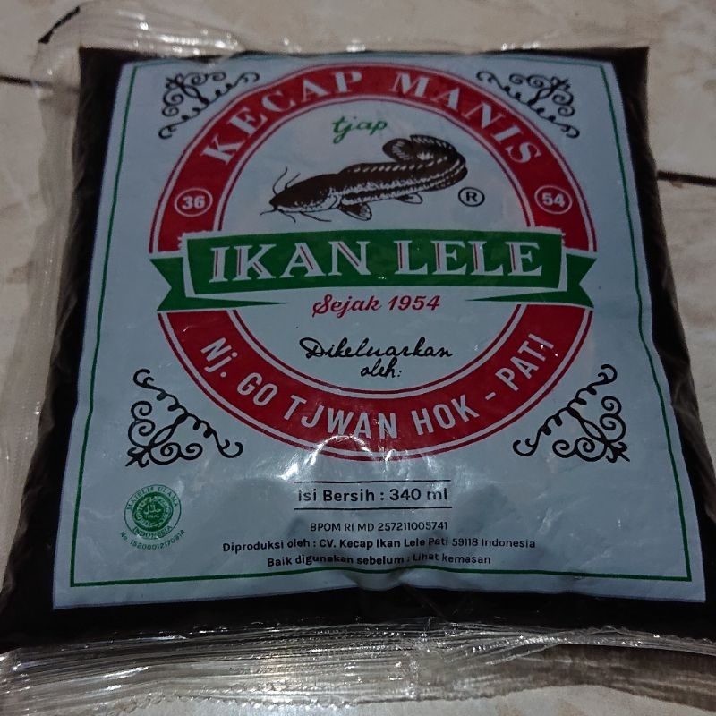 

Kecap hitam manis cap ikan lele khas pati