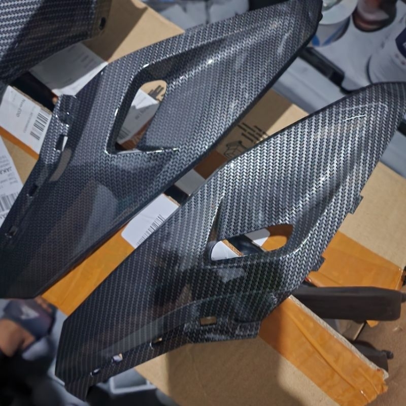 cover sambungan body bawah VARIO 160 carbon
