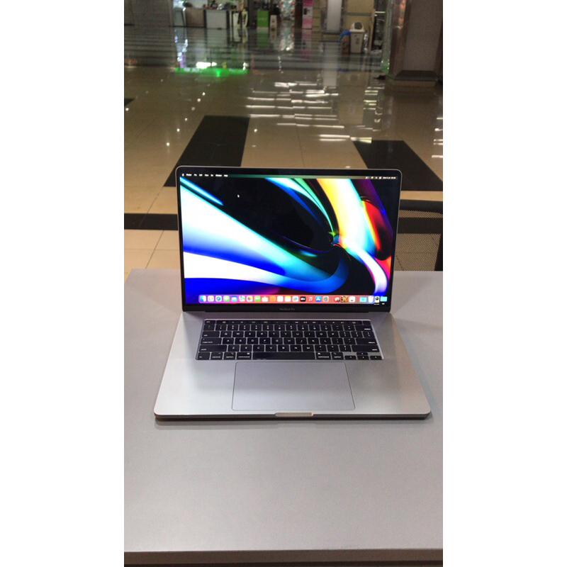 Laptop second Macbook pro 16inc 2019 core i9 ram 32gb, ssd 512gb doublevga touchbar