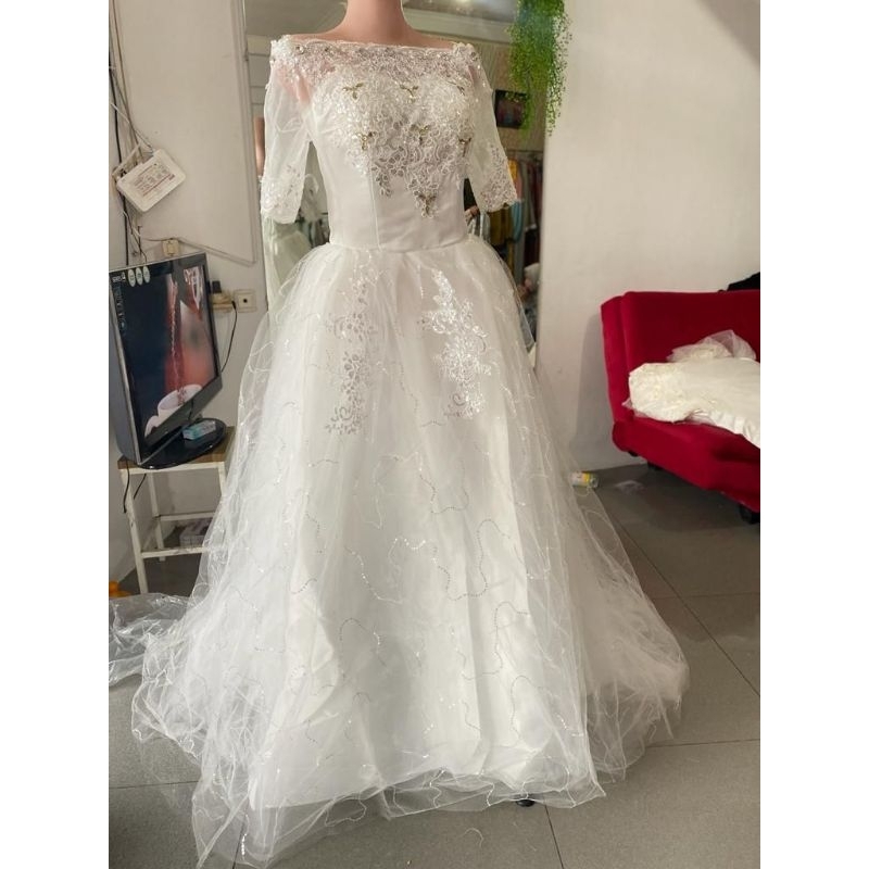 Baju pernikahan atau pesta wanita dewasa