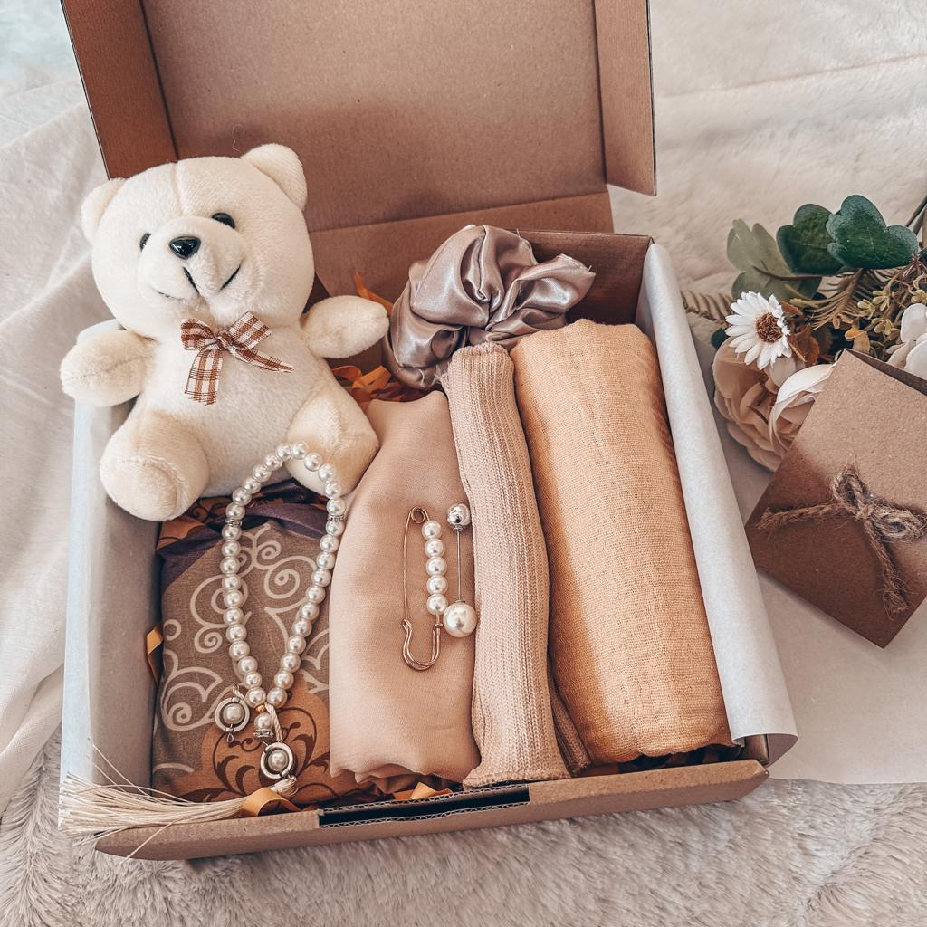 

HAMPERS HIJAB PASHMINA/ GIFT BOX HIJAB PASHMINA/ KADO LEBARAN / BOX HAMPERS HIJAB PASHMINA FOR GRADUATION/ BIRTHDAY/ ANNIVERSARY/ HAMPERS LEBARAN/ SEMPRO ECT