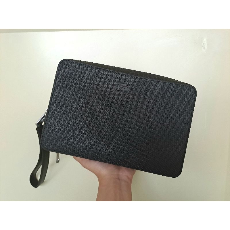 Tas Tangan Lacoste Original - Men's Chantaco Piquè Leather Zip Pouch - HITAM