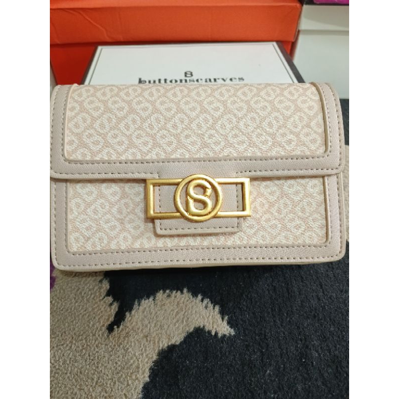 Preloved izzy sling bag buttonscarves