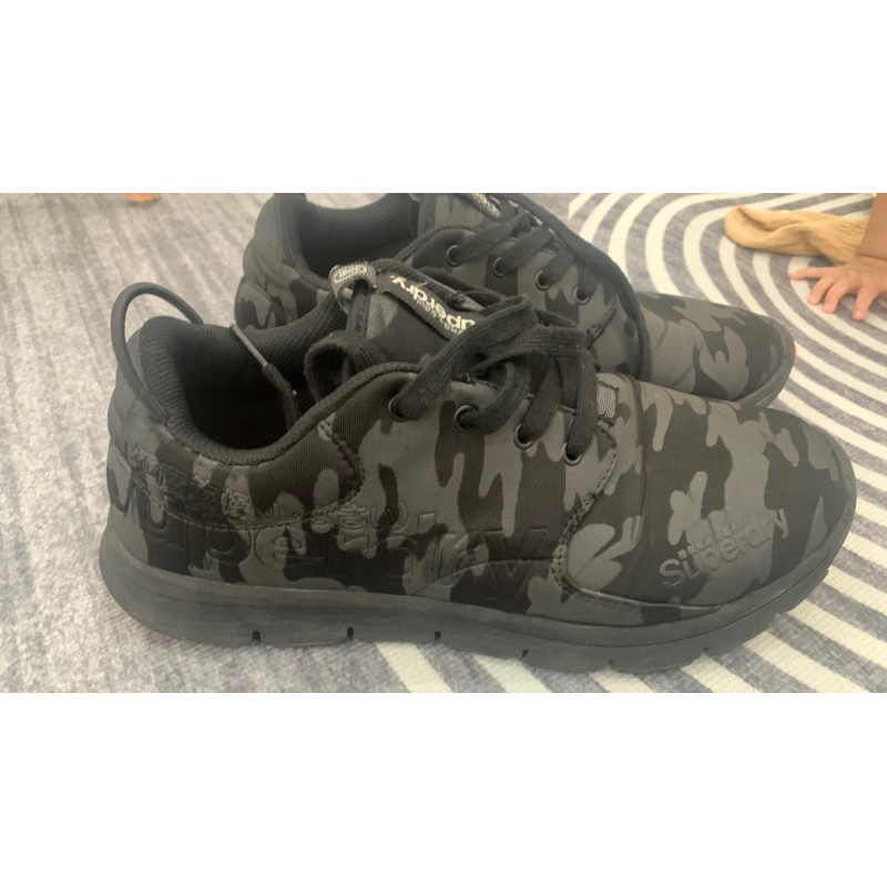 sepatu superdry scuba running size 44