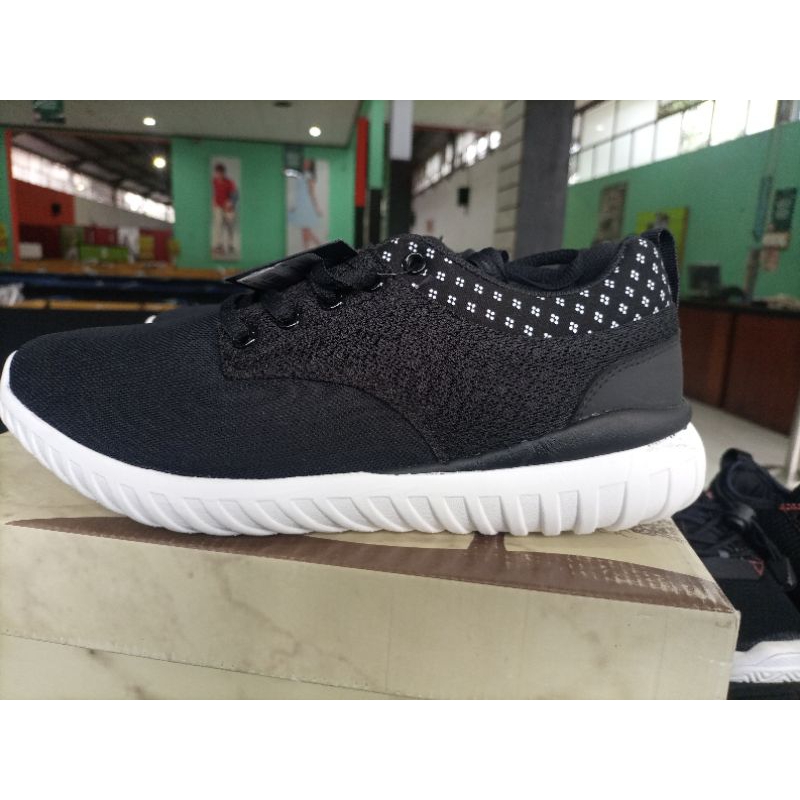 Sepatu Tomkins Beatriz