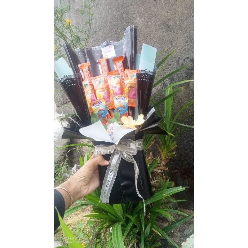 

bouquet Snack hitam biru