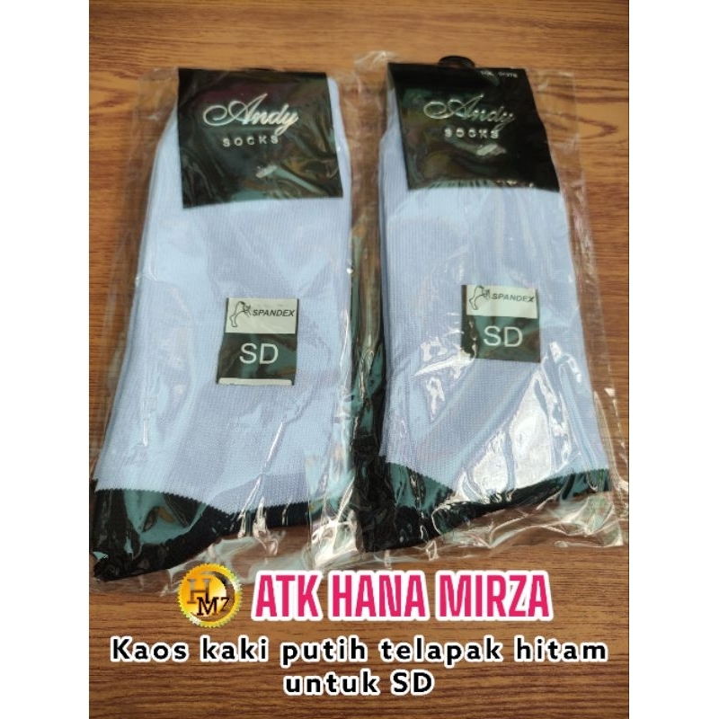 

Kaos Kaki putih telapak hitam merk random