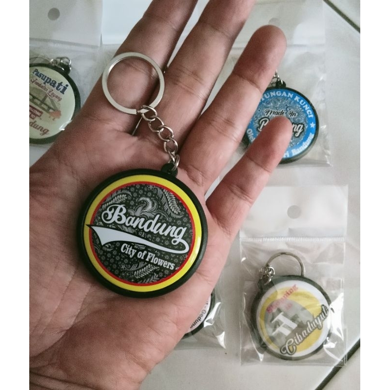 gantungan kunci oleh oleh bandung