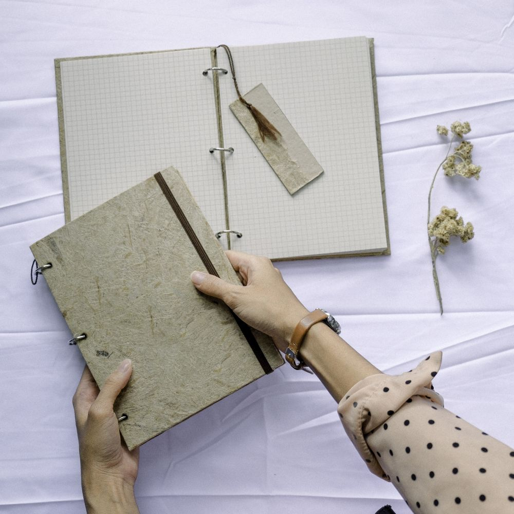 

REBCO Recycled Paper Hardcover Ring Notebook - A6 A5 / Kertas Bookpaper Putih - Kraft Cokelat