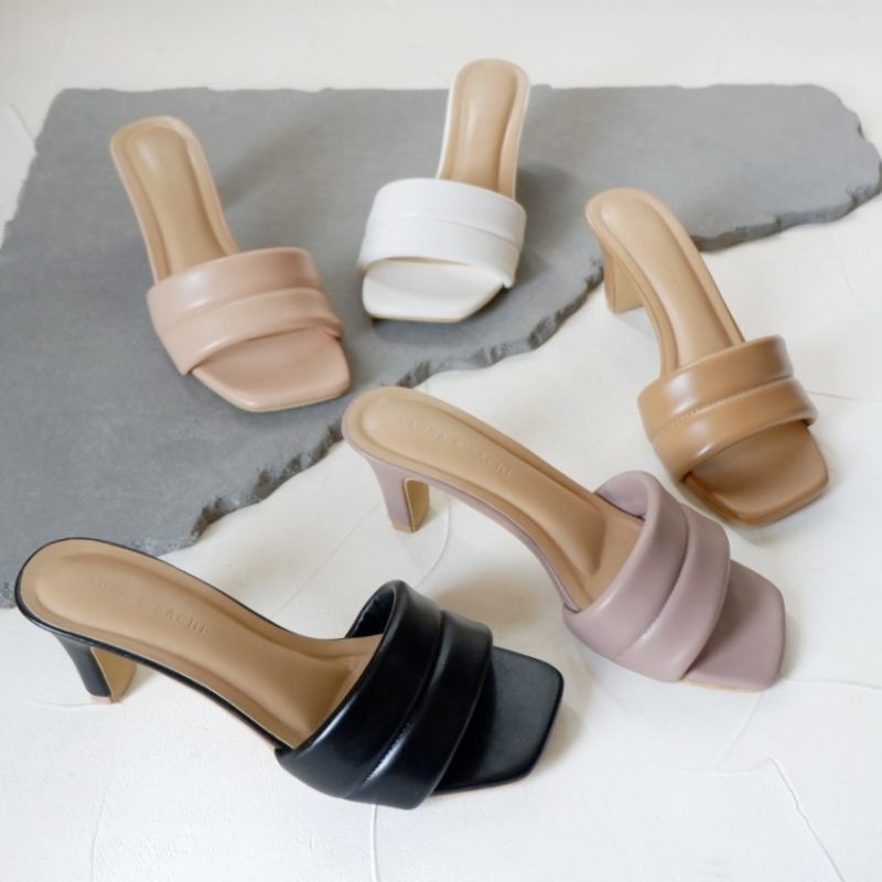 LAURA & SACHI SACHI042