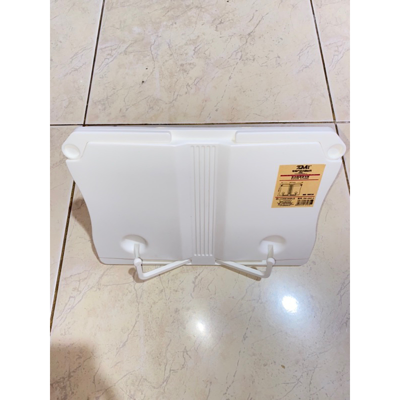 Stand holder lipat portable untuk buku atau membaca