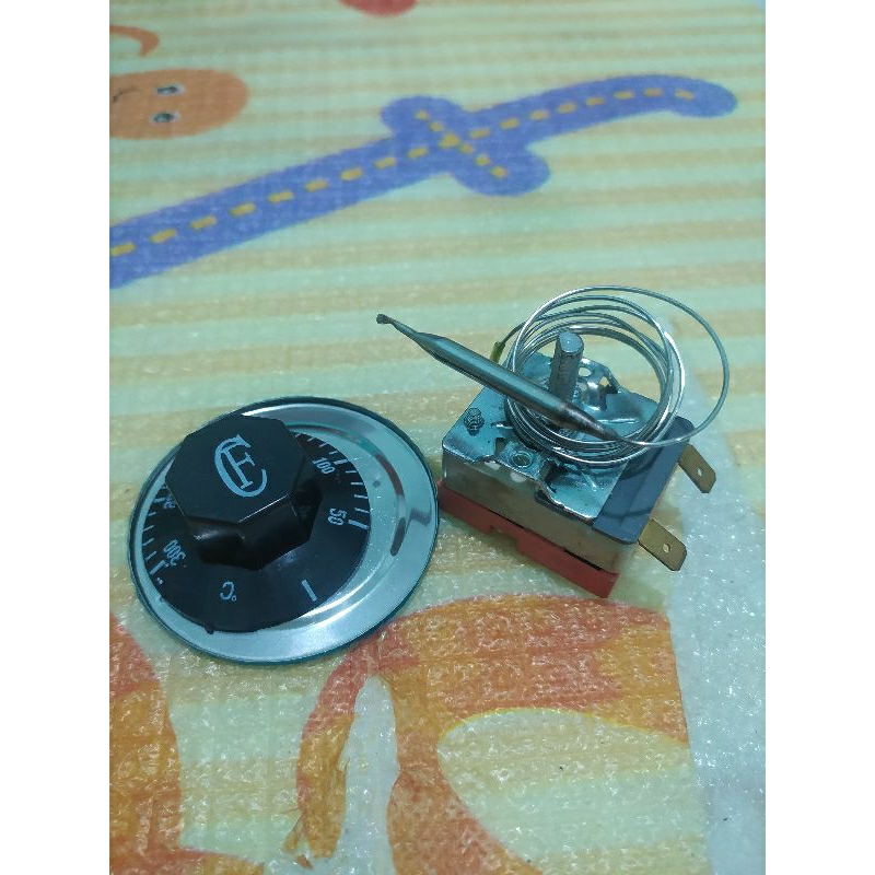 saklar kontrol suhu atau thermostat