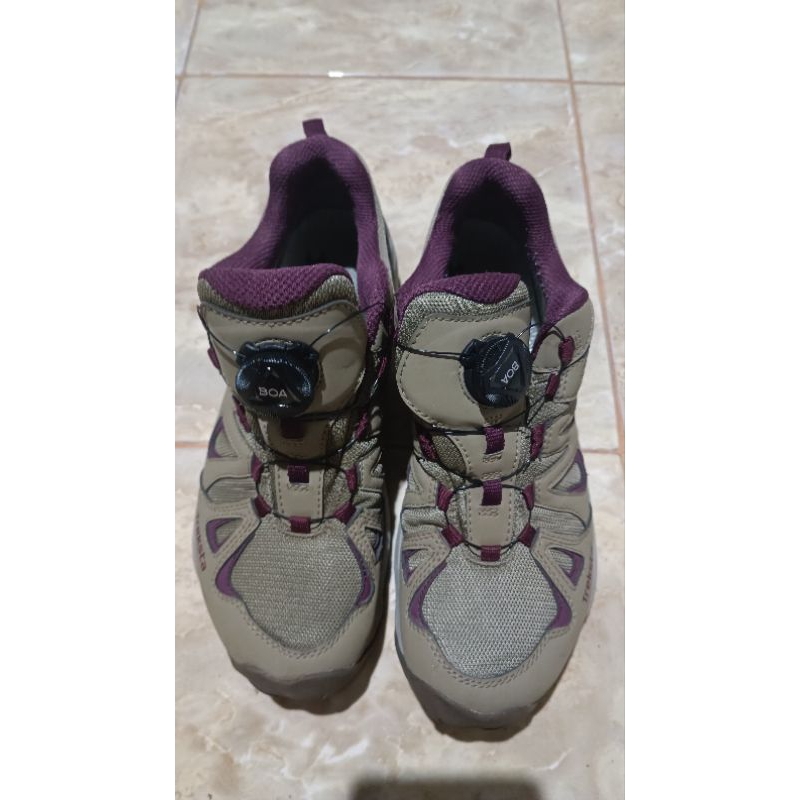 sepatu boa system treksta leisure time 39 cewek kondisi mulus seperti baru Istimewa