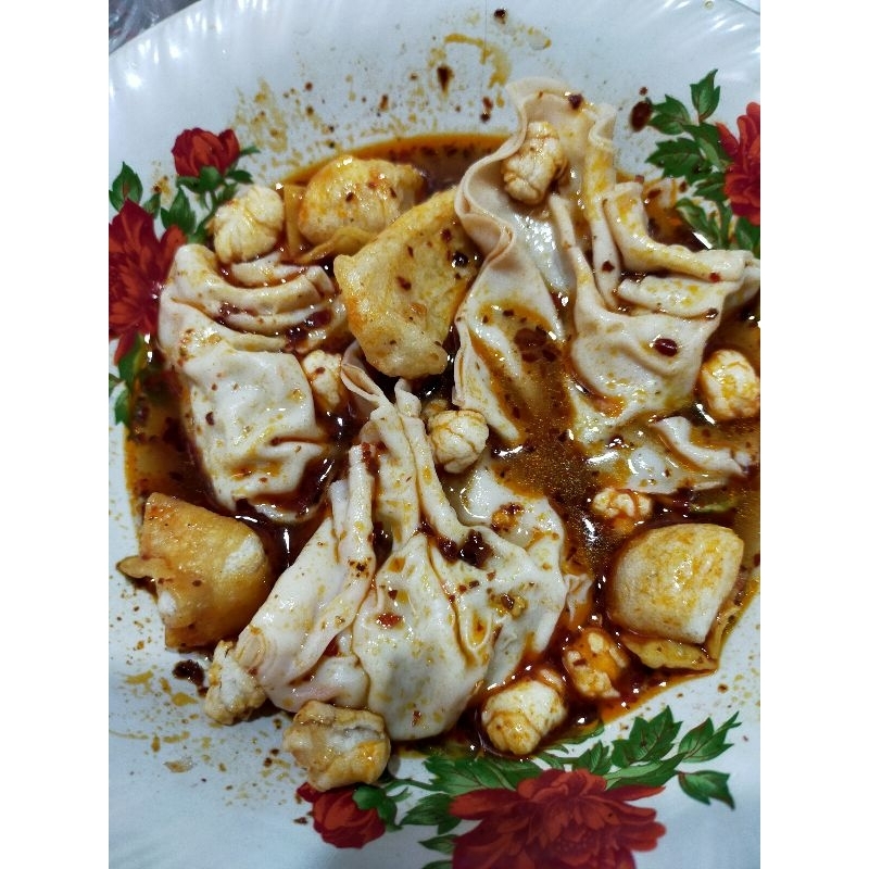 

pangsit kuah pedas, pangsit full daging