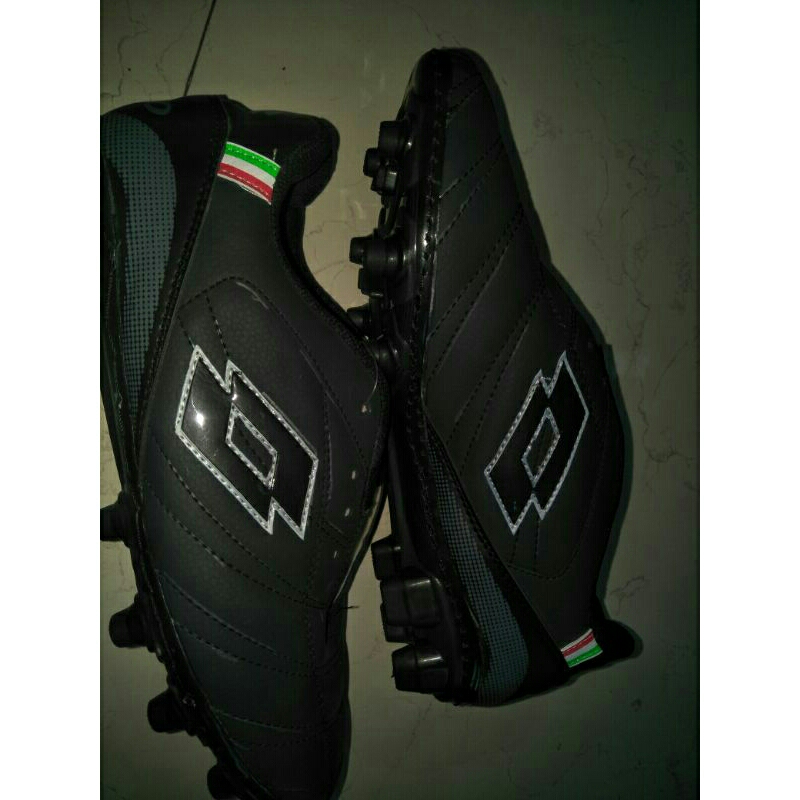 sepatu bola lotto