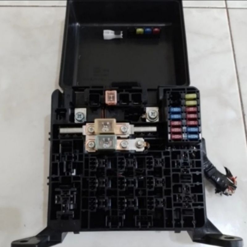 Box Sikring / Fuse Box Isuzu Panther Kapsul Lengkap Original
