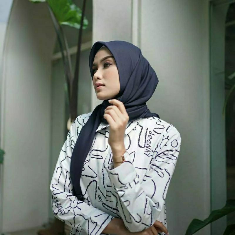 HIJAB DEENAY LIZA NAVY (JAHIT TEPI & MATTE GOLD + LOGO BARU)