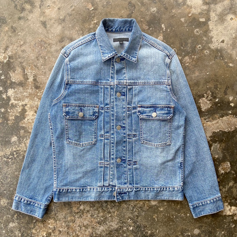 UNIQLO TYPE 2 TRUCKER JEANS.