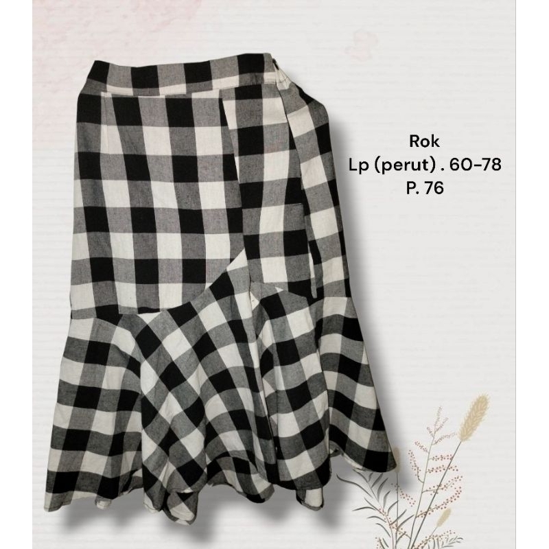 Thrift/Preloved Rok Midi Kotak Korean