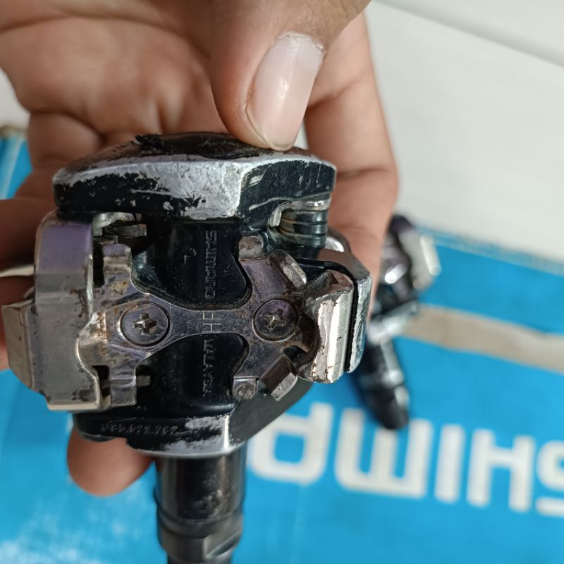 sepatu cleat dan pedal cleat