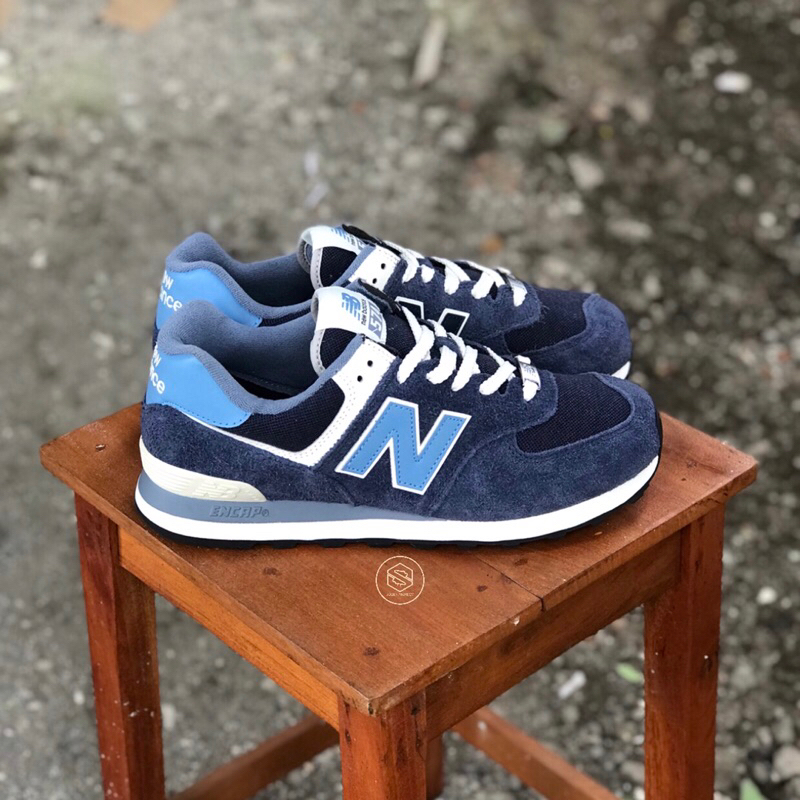 Harga NEW Balance 574 Classic Original Navy Terbaru Desember 2023