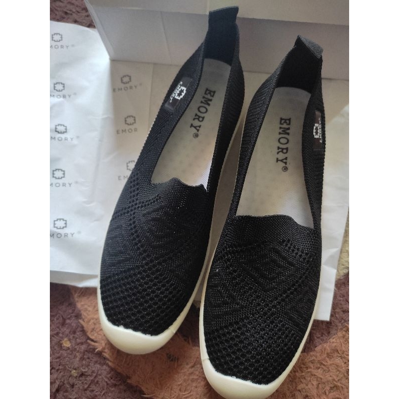 sepatu emory