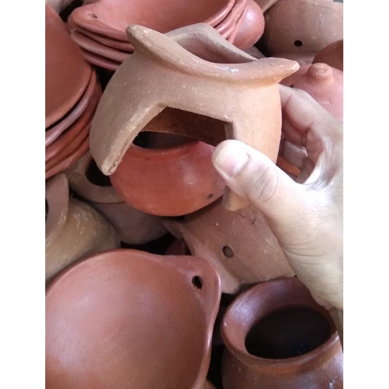 Tungku perapian tanah liat kecil