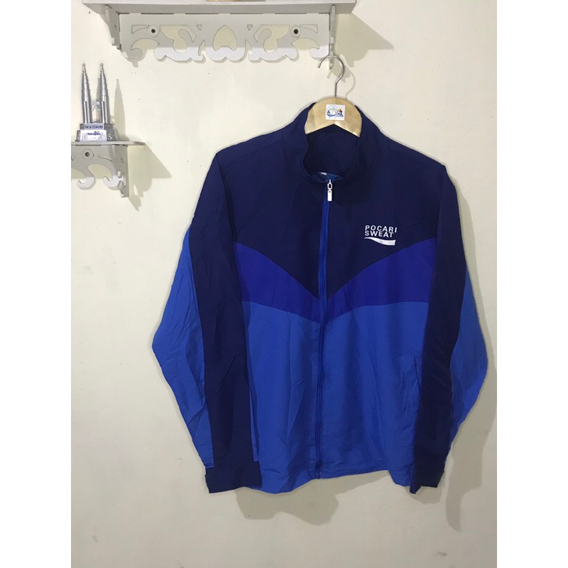 jaket winbreaker colourblock pocari sweat