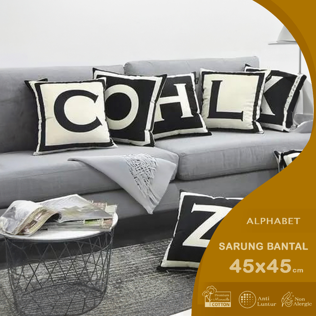 SARUNG BANTAL SOFA PRINT MOTIF ALPHABET HURUF MONOKROM MONOCHROME BLACK WHITE HITAM PUTIH 45X45 CM AESTHETIC