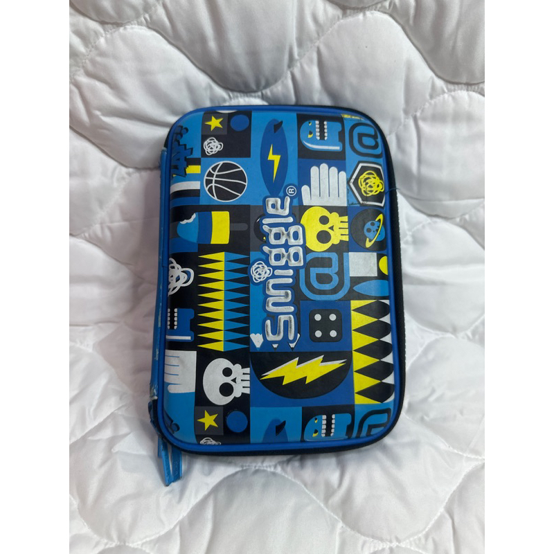 

TEMPAT PENSIL SMIGGLE