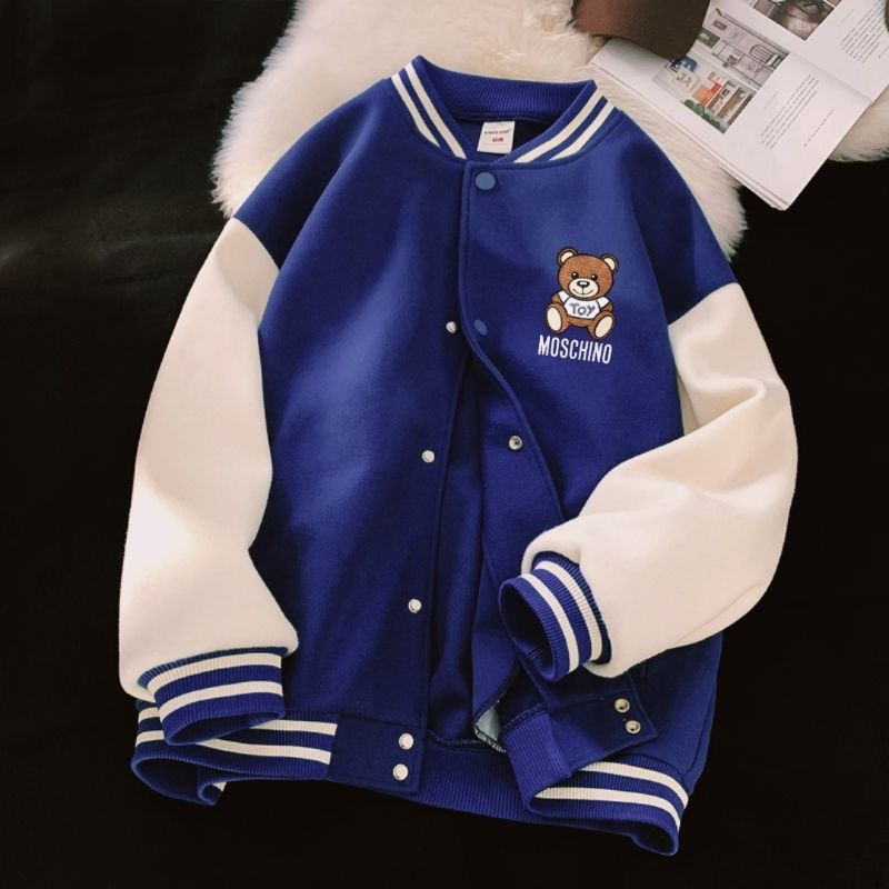 Jaket Varsity Baseball Big Size ( S - 6XL ) BEAR Kartun M0SCHINO TOY Jaket Bomber Kancing FLeece Unisex 6XL 5XL 4XL 3XL 2XL XL L M XXXL XXXXL Jacket Boy Girl Jumbo Mix Kombinasi 2 Warna Two Tone Street Style Urban Hip HOP Navy Hitam Putih Maroon