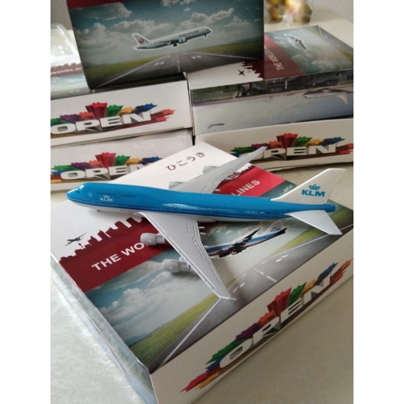 Miniatur Diecase pesawat KLM 20 CM ada roda